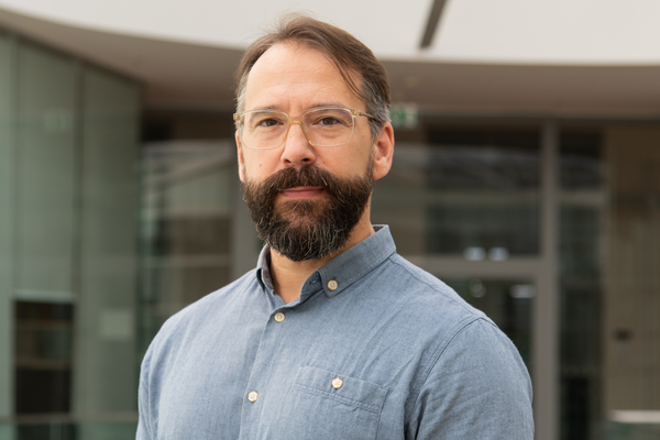 Dr. Henning Fenselau